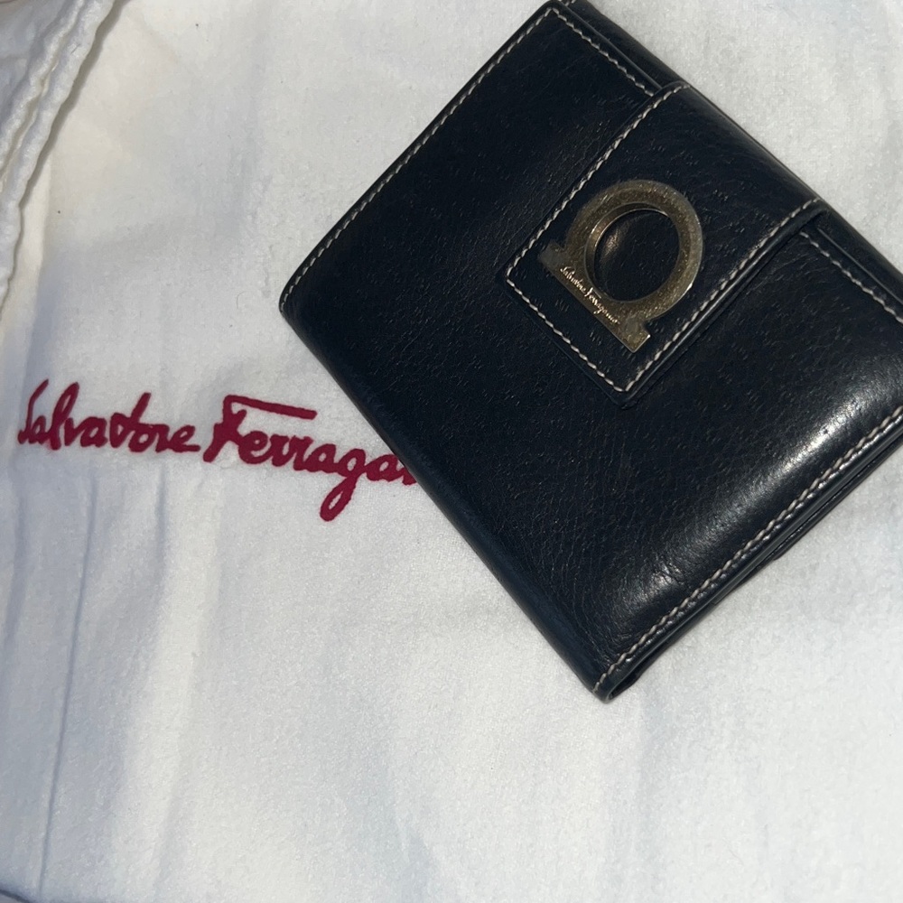 EUC Salvatore Ferragamo Wallet Gancini Black Leather Bifold Gold Hardware
EUC